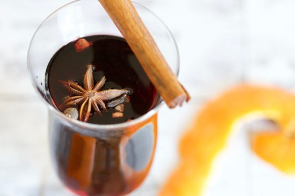 photo-by-gaby-dyson-on-unsplash_what-is-mulled-wine and how is it made